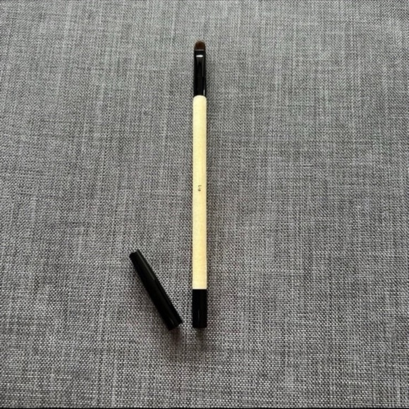 Bobbi Brown Lip Brush ~NEW~ - Picture 3 of 6